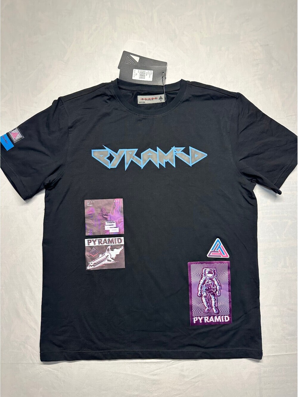 Black Pyramid Mens Graphic T-Shirt Black Size XL NWT Space Astronaut Shuttle